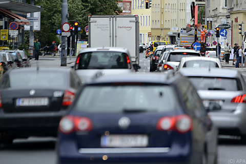 Autofahrer zahlen 13,5 Mrd. Euro an Steuern, Gebühren