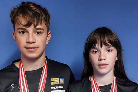 Nina und Patrick Skerbinz mit Medaillen - Marchfelder Bank