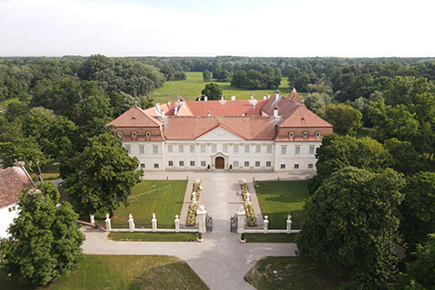 Vogelperspektive auf Schloss Marchegg - Marchfelder Bank