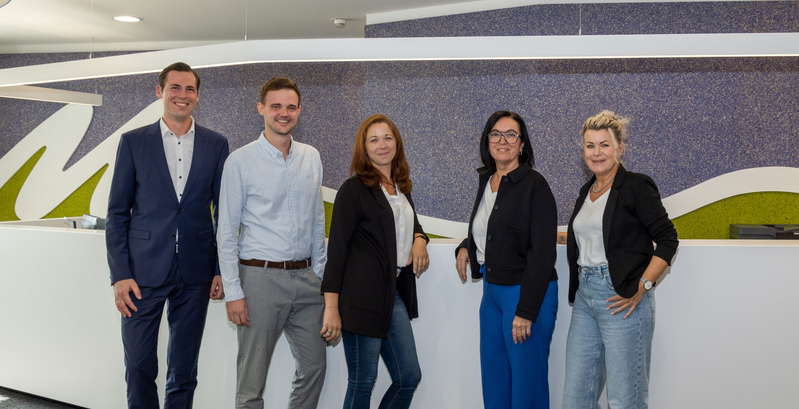 Team von der Marchfelder Bank im Eingangsbereich
